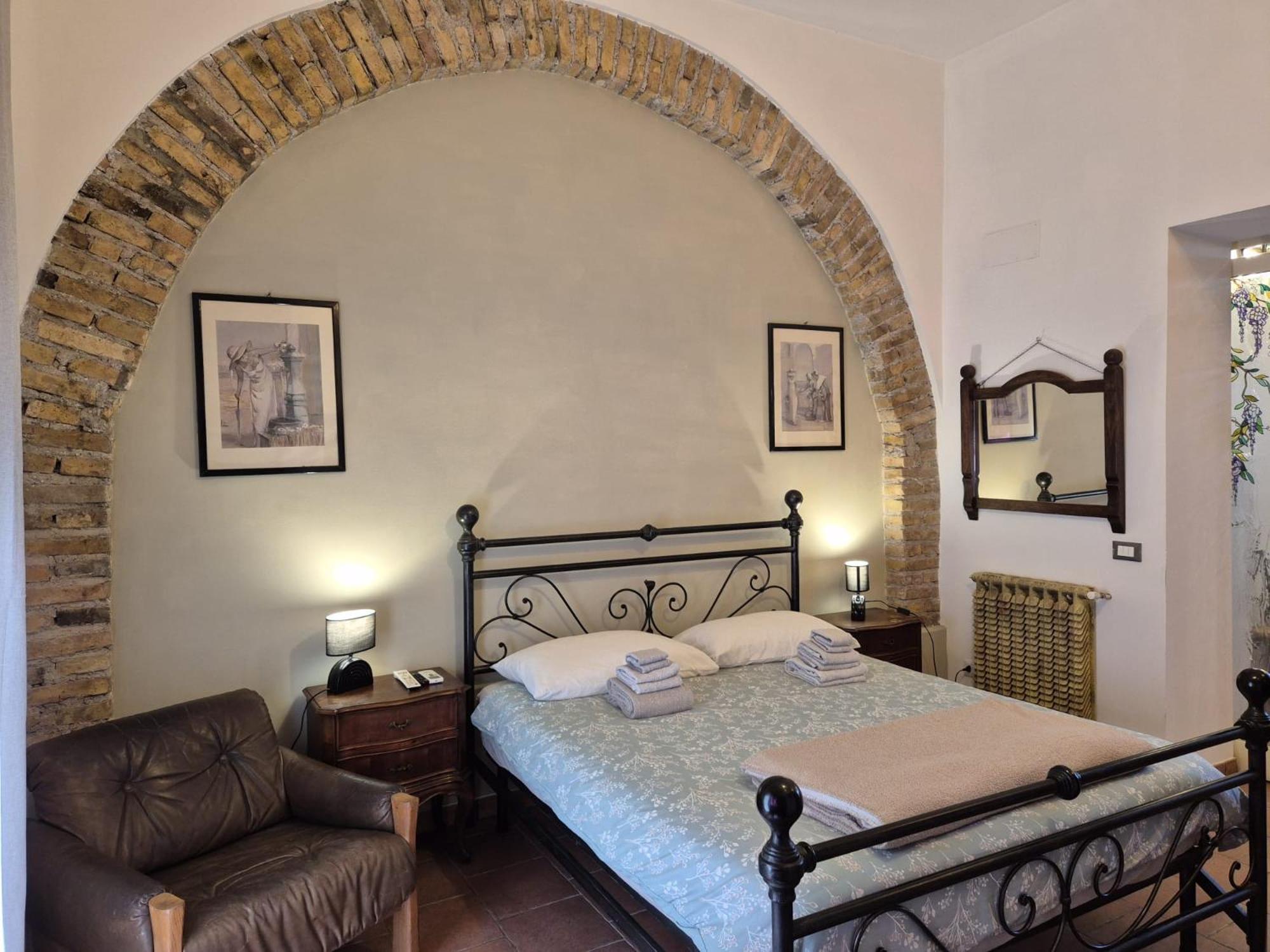 Mithra Hosting Hotel Rome Exterior photo